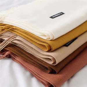 Hijabs musulmans de mode promotionnels, écharpe en cachemire, châles pour femmes, couleur unie, pashmina, foulard avec pompon, YHK0059 - Product Image 2