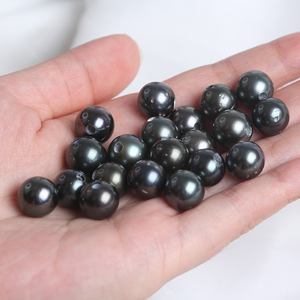 Venta al por mayor de perlas de Tahití sueltas redondas negras de pavo real de agua de mar natural de 11-12mm con agujeros de 2,5mm - Product Image 3
