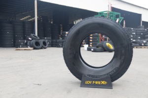 Neumáticos Radiales Sin Cámara para Camión LCH T-REX LA811 315/80R22.5 18PR para Camiones Pesados - 1 Año de Garantía - Product Image 5