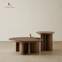 Table basse en bois de noyer naturel, finition mate lisse, écologique, style moderne et organique, avec base cylindrique, 2 tables