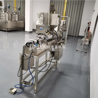 Machine de remplissage liquide semi-automatique d'acier inoxydable d'usine de Guangzhou pour le cosmétique d'huile en plastique de boissons