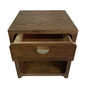 Table de chevet en placage de frêne à 1 tiroir, meuble de chambre en bois avec poignée en fer pour usage domestique ou hôtelier - Product Image 2