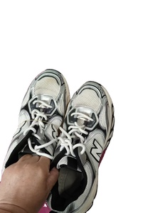 Zapatos Deportivos de Cuero Usados para Hombre - Zapatillas de Segunda Mano de Alta Calidad para Entrenamiento y Uso Diario - Product Image 2