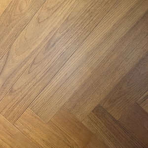 Parquet en chêne mat multicouche AVANTIMORA, qualité AB, respectueux de l'environnement, système T&G, 15 mm, chevrons, pour villa - Product Image 1