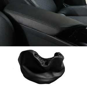 Couverture de boîte d'accoudoir Toyota CHR 2018-2022 en cuir noir avec surpiqûres rouges, protection de la console centrale - Product Image 2