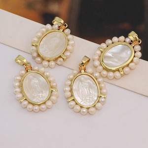 Perla d'acqua dolce naturale avvolta in oro 18k placcato madreperla conchiglia vergine Maria nostra signora di Guadalupe ciondolo medaglione - Product Image 6