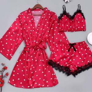 P198 Nuevo Conjunto de Pijamas de Satén de 3 Piezas de Alta Calidad para Mujer, Top + Pantalones + Bata, Ropa de Dormir Suave de Manga Corta con Estampado - Product Image 2