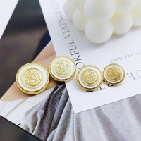 Kancing Mahkota Paduan Seng 20mm yang Modis, Desain Berlian Dekoratif Sederhana Retro, Ramah Lingkungan, Kancing Kecil Beraroma untuk Jas dan Cardigan