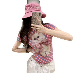 Kaos Miyake Bermotif Butir Jagung dengan Peregangan Tinggi, Cetak Pola, Model Slim Fit, Warna Pink Kelinci, Aksen Pita, Bahan Poliester, Lengan Pendek - Product Image 4