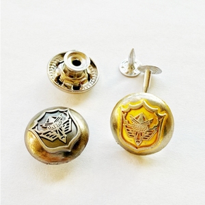 Nút áo jean bằng hợp kim kẽm mạ điện, khắc logo thương hiệu tùy chỉnh theo yêu cầu nhà máy, chữ nổi trên áo - Product Image 3