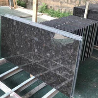Fabricant sur mesure Guanmay, prix bas, dalles de granit noir naturel de grande taille, granit noir Angola, dalle pour plan de travail