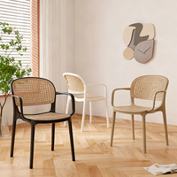 Chaises de salle à manger modernes en plastique les plus vendues, fauteuils empilables pour la famille, chaises d'extérieur, pour maisons et appartements