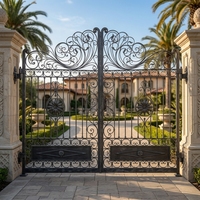 Diseño de Puertas Dobles Rústicas de Hierro Forjado para Entrada de Vehículos en Casas de California