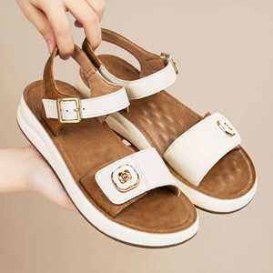 Sandalias Romanas de Plataforma con Hebilla Única, Modernas y Cómodas para Mujer, con Suela Gruesa y Adorno Metálico, Ideales para Uso Diario, Playa y Ocasiones Casuales - Product Image 1