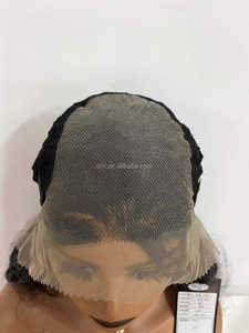 Parrucca Sintetica da <span class=keywords><strong>Donna</strong></span> Bionda Ondulata con Radici Scure, Senza Colla, Pre-Piumata, Colore Biondo Platino - Product Image 6