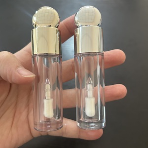 หลอดลิปกลอสแบบใสขนาด 4 มล. พร้อมหัวแปรงขนาดใหญ่ บรรจุภัณฑ์สีทองและสีเงิน ยี่ห้อ ISMAN รับทำโลโก้ตามสั่ง - Product Image 1
