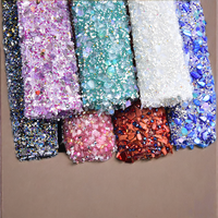 Vente en gros usine 21*32 cm Feuille thermocollante/auto-adhésive DIY avec strass en gravier naturel, perles caviar et autocollants pour artisanat, décoration murale et chapeaux