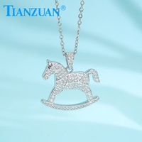 Collier pendentif cheval à bascule en argent sterling S925 entièrement pavé de moissanite, mignon collier animal cheval de Troie, cadeau bijoux pour femme