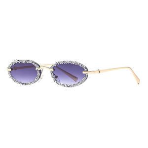 Lunettes de soleil ovales en métal avec strass de luxe pour femmes, protection UV400, type 3, style européen à la mode pour une utilisation en extérieur - Product Image 3