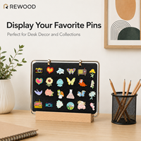 Présentoir de bureau personnalisé pour épingles en émail avec 6 pages en feutre velours, base en bois et cadre métallique pour collection et rangement de badges