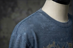 T-shirt à col rond pour homme, bleu tie-dye, avec logo métallique imprimé sur le devant, vêtement décontracté d'été, coton tricoté, impression par transfert thermique - Product Image 2