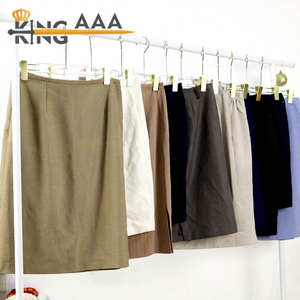 Abito da ufficio da donna usato, attillato, pulito, 90-100% nuovo, poliestere/cotone, estivo, marca PUYI, modello A04-4, balle Guangdong - Product Image 1