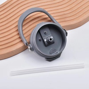 Gobelet 20oz avec poignée et couvercle en paille Bouteille d'eau sous vide isolée en acier inoxydable à double paroi pour bureau, maison, sport <span class=keywords><strong>ou</strong></span> voiture - Product Image 3