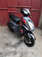 Yamaha1 Shangling 125cc Moteur puissant Économique en carburant Durable Confort de conduite Scooter urbain pour trajets quotidiens Vitesse maximale >80 km/h