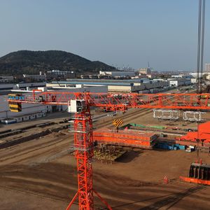 Grúa Torre de Plataforma Plana DAHAN NUEVA QTZ315-7527-12T en Oferta, Alcance 75m, Altura Máxima 240m, Momento de Elevación Nominal 315t.m, Motor para Construcción - Product Image 3