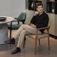 Fauteuil de salle à manger BST Mid-Century Modern en bois de noyer avec assise rembourrée en cuir crème pour salle à manger