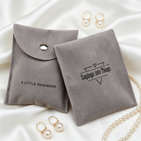 Petit sac d'emballage pour bijoux en velours gris avec fermeture à pression, pochette en daim personnalisable avec logo pour colliers, boucles d'oreilles et rangement anti-poussière