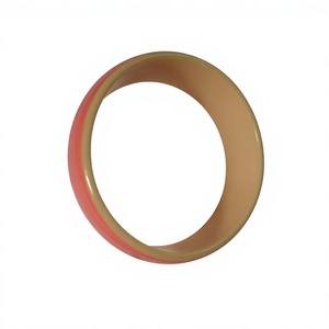 Meilleur bracelet rond en résine rouge, forme circulaire, design élégant, accessoire de bijouterie artisanale, pour anniversaire ou fête, pour femme - Product Image 4