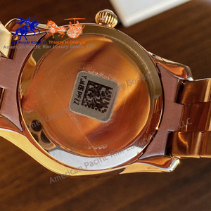 Cadran en diamant compact, exquis, luxueux et à la mode de qualité 5A avec une lumière dorée scintillante, montre à quartz pour femme - Product Image 6