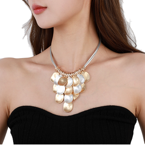 Phụ Nữ Của Có Thể Điều Chỉnh Vòng Cổ Với Matte Vàng Và Bạc Lồng Vào Nhau Đĩa Mặt Dây Chuyền Bị Mắc Kẹt Chuỗi Mạ Vàng Cho Kỷ Niệm - Product Image 1