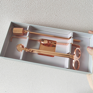 <span class=keywords><strong>Kit</strong></span> d'accessoires pour bougies en acier inoxydable doré, comprenant un coupe-mèche mini unique et un éteignoir manuel, à prix abordable - Product Image 4