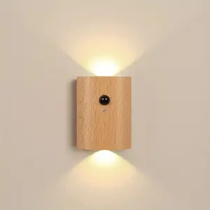Moderno LED recargable Sensor de movimiento LED luz de noche escalera de madera aplique de pared para pasillo ático batería pequeña luz de pared - Product Image 2