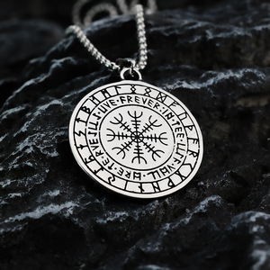 Collar Nórdico Retro para Hombre, Colgante de Acero Inoxidable con Diseño Celta de Lobo Runaven de Doble Cara - Product Image 4