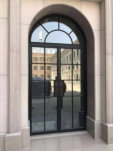 Fenêtre à double battant en fer cintrée, isolée, anti-effraction, avec verre Low-E, cadre en acier et grille décorative, à économie d'énergie - Product Image 1