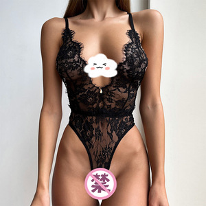 Lingerie, une pièce de lingerie sexy vendue sur AliExpress en Europe et en Amérique, avec des détails en dentelle, transparente, à col en V profond, et - Product Image 1
