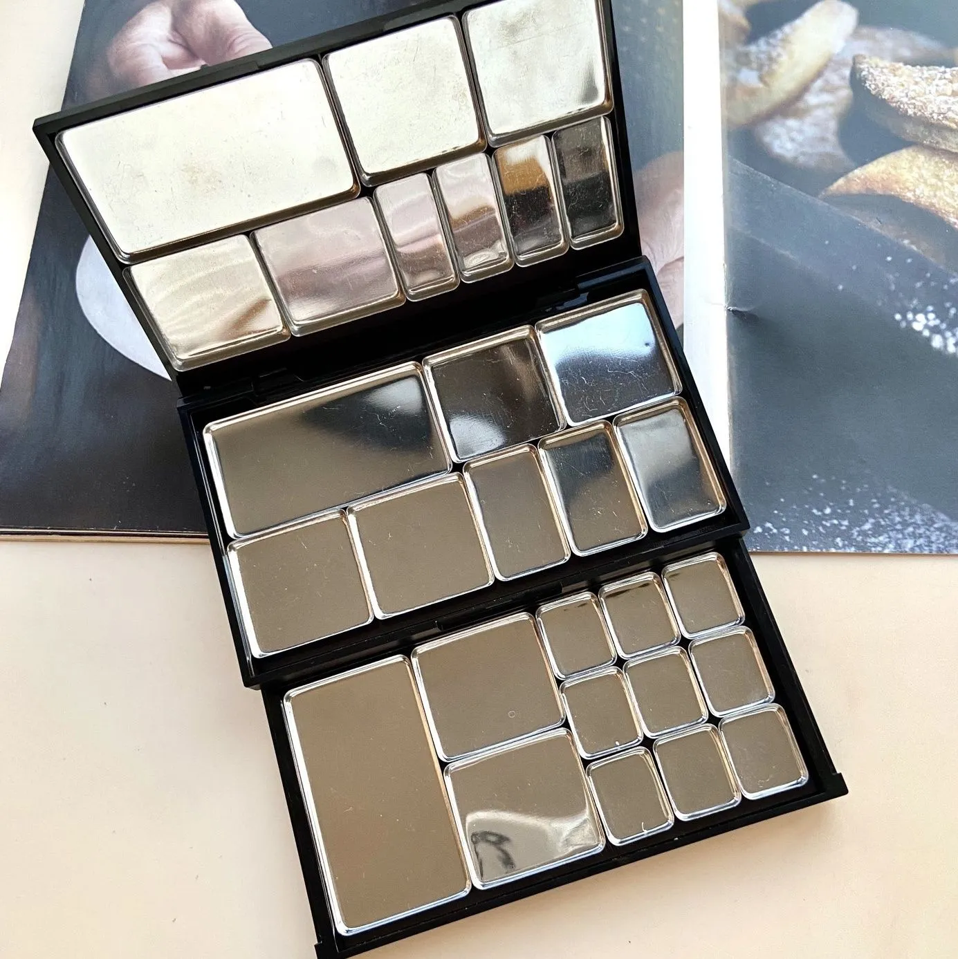 Long Lanh Eyeshadow Palette 2024 Mới Xu Hướng Nhãn Hiệu Riêng 12 Màu Sắc Không Thấm Nước Đào Bóng Mắt