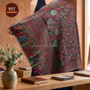 Châle long et léger en laine à imprimé floral lumineux pour femme Kriti International – Accessoire de mode durable et polyvalent pour le cyclisme - Product Image 3