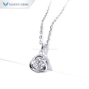 Collier pendentif Tianyu en argent sterling 925 plaqué or avec moissanite ronde et pierre centrale florale pour femmes - Product Image 2