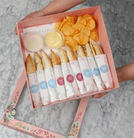 Boîte d'emballage jetable en kraft avec logo personnalisé pour fruits secs, dattes arabes, noix séchées, cadeaux de Diwali, impression en relief pour sushi
