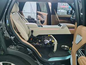 Asientos Traseros Eléctricos <span class=keywords><strong>Aero</strong></span> de Cuero GSY 2025 con Consola Central, Reposabrazos con Masaje y Diseño de Sillín para Range Rover Defender 23-25 - Product Image 3