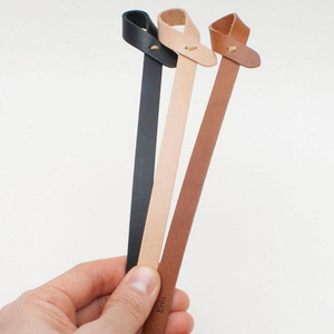 Marcapáginas de cuero con separadores de páginas, disponibles en lotes de una sola pieza. Carpas de lectura y artículos de papelería bellamente diseñados. - Product Image 1