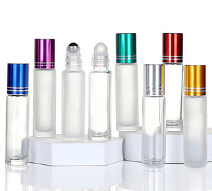 Flacon roll-on vide 10 ml transparent dépoli avec couvercle coloré brillant (vert, bleu, rouge) – Flacon roll-on en verre pour emballage d'huiles et de parfums - Product Image 6