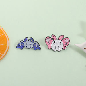 Broches de Esmalte de Mothman Rosa, Lindos y Kawaii, con Diseño de Murciélago Espeluznante, para Halloween, Venta al Por Mayor - Product Image 2