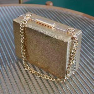 Bolso de Mano Casual Cuadrado Pequeño de PU Estilo Europeo Americano, Diseño Retro Cheongsam, con Cadena y Cierre, IP56 - Product Image 1