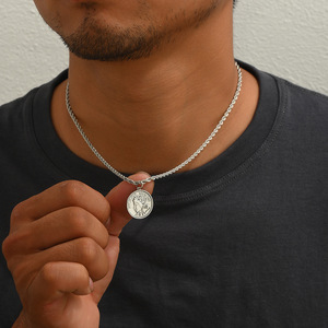 Collana da uomo a catena cubana con ciondolo a ritratto, maglia ritorta, stile street, gioiello per maglione - Product Image 1