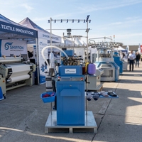 Machine à tricoter les chaussettes informatisée SM321i 3,5'' 3,75'' Écologique Certifiée CE 380V/220V Haute Capacité 350-400 paires/jour Garantie 1 an